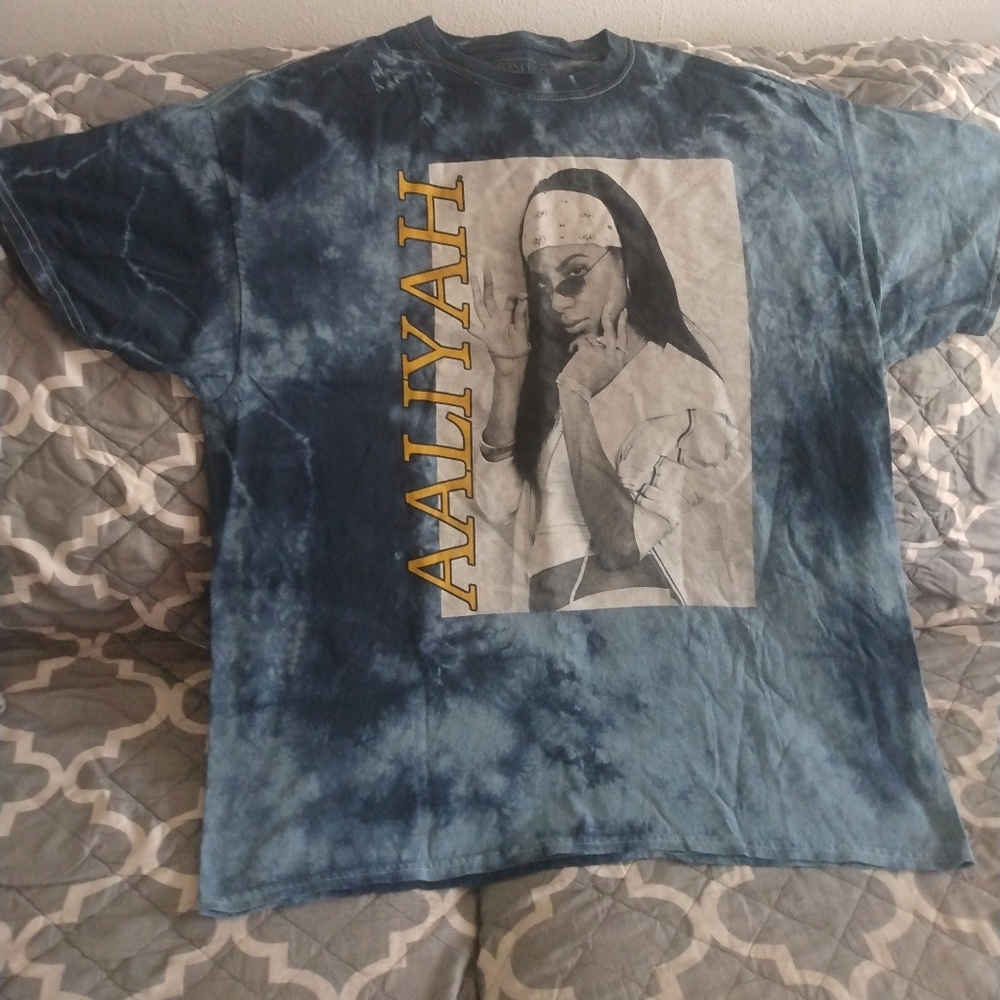Aaliyah ( official brand) T- shirt